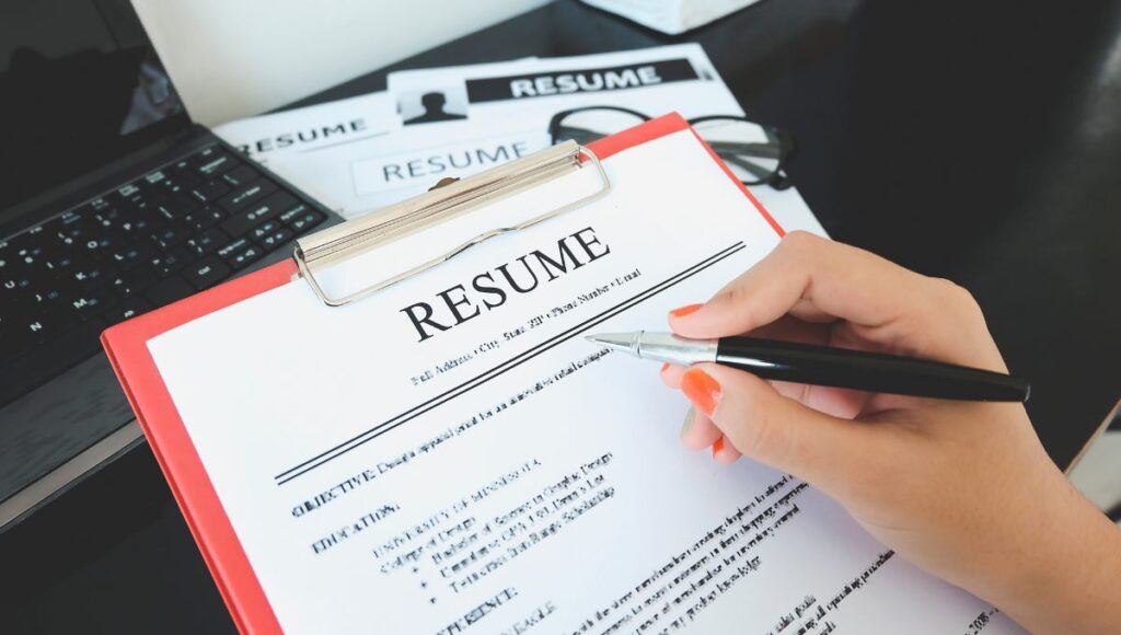 Job Seeker’s Guide: How To Create a Stand-Out Resume